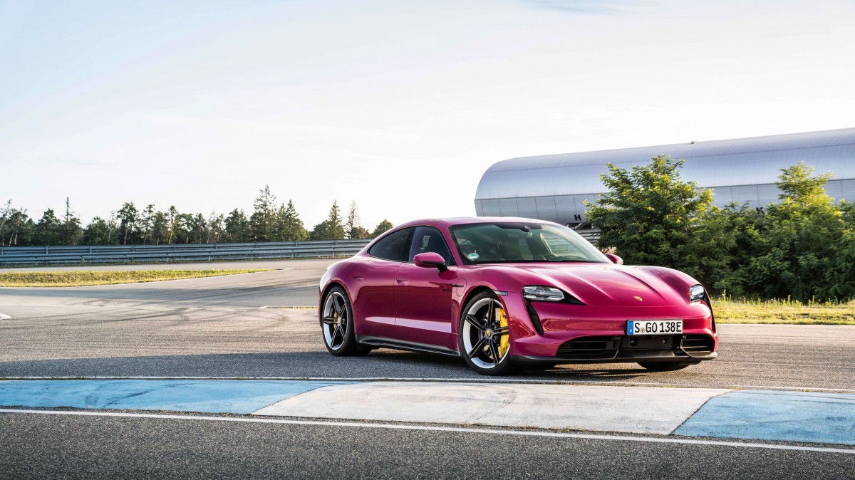 Porsche ระงับการผลิต Porsche Taycan รถยนต์พลังงานไฟฟ้าเพราะด้วยปัญหาระหว่างรัสเซียกับยูเครน